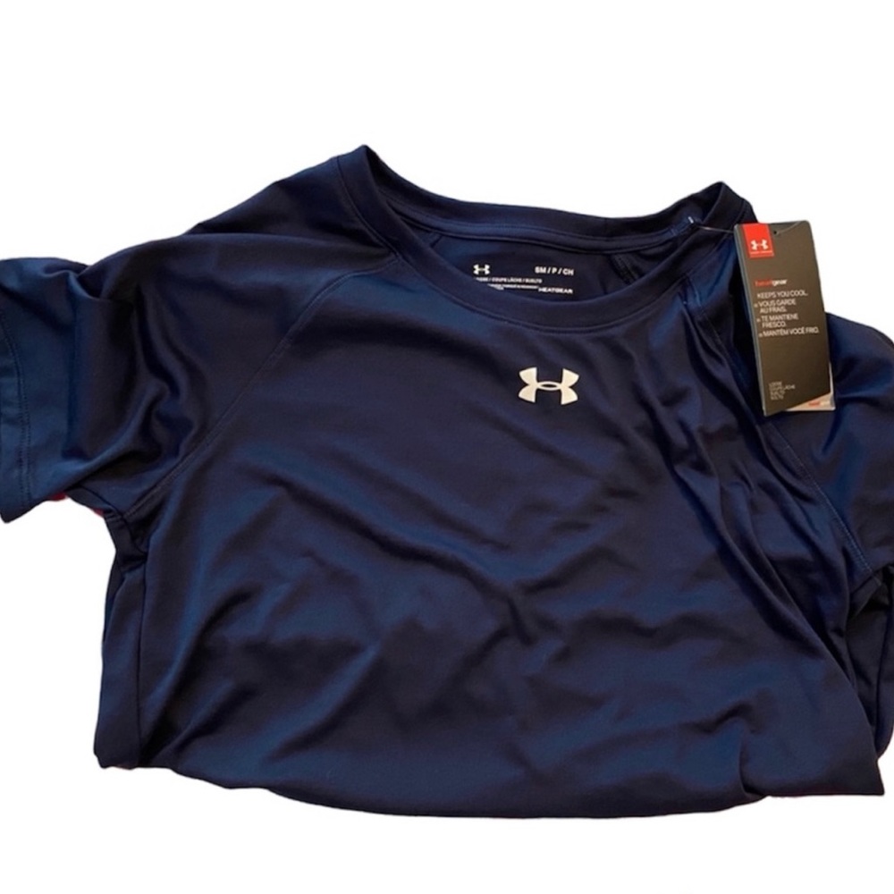 Under Armour women’s loose-fit navy shirt